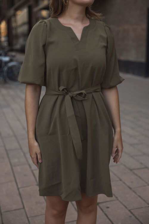 Loesjes basic jurkje met ceintuur olijfgroen