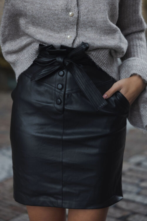 Loesjes leren rokje met ceintuur zwart
