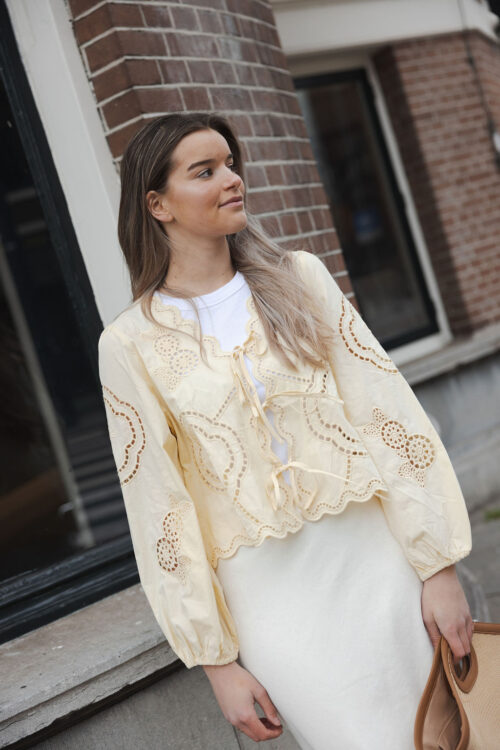 Loesjes broderie blousje met strikjes geel