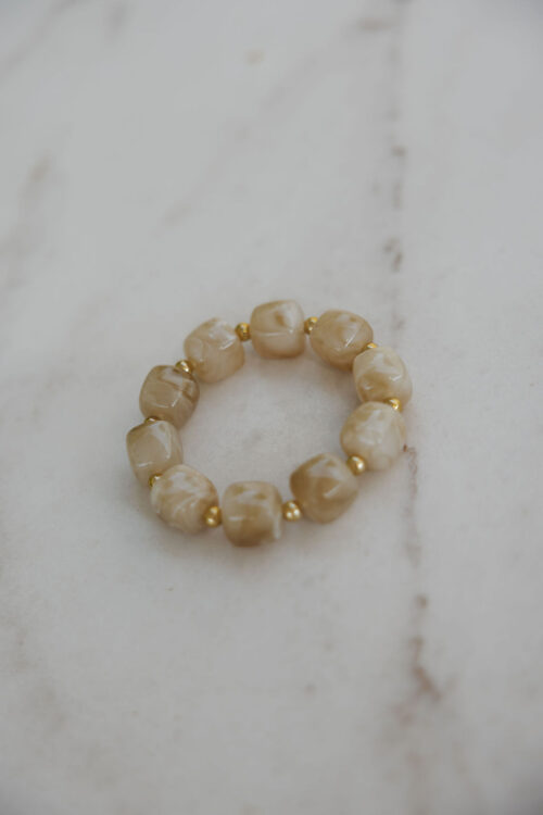 Loesjes kralen armband beige