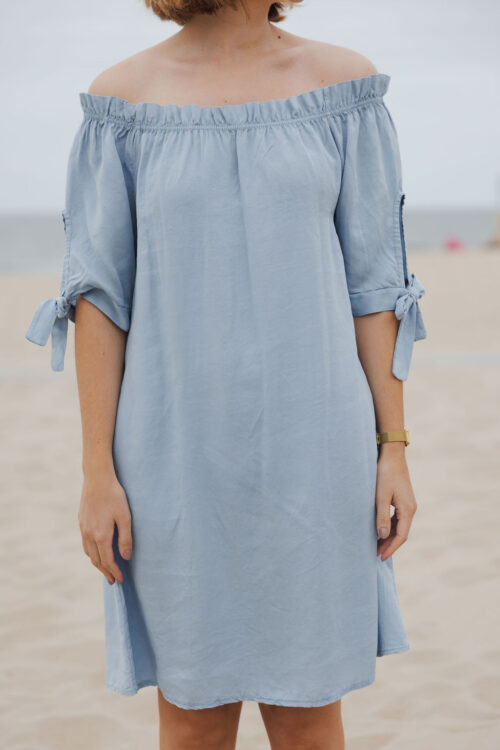 Loesjes off shoulder jurkje lichtblauw