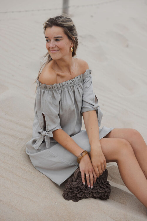Loesjes off shoulder jurkje taupe