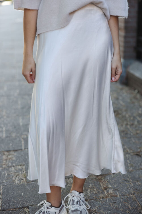 Loesjes satijnen rok off white