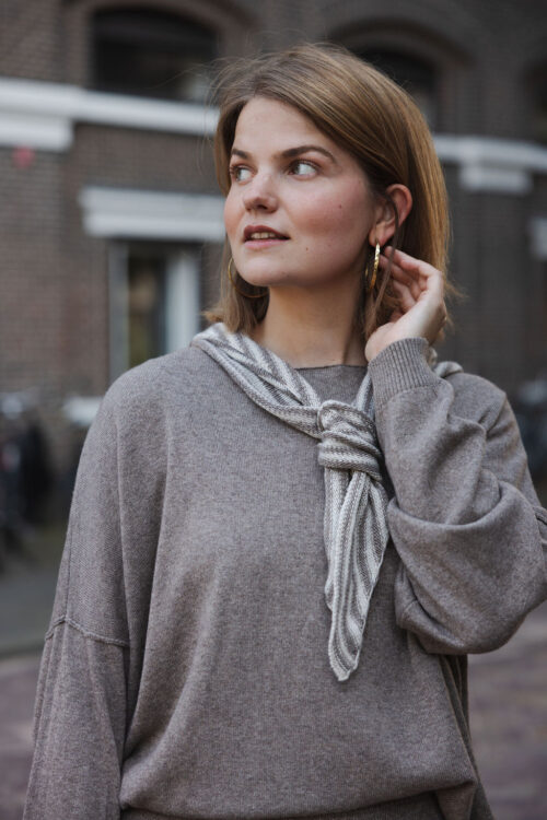 Loesjes gebreid truitje taupe