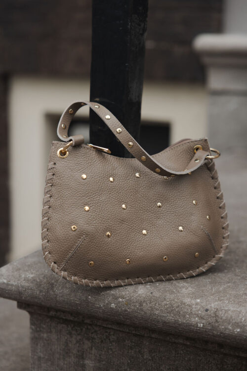 Loesjes casey leren tasje met studs taupe