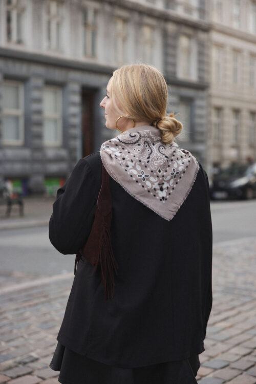 Loesjes paisley sjaal taupe