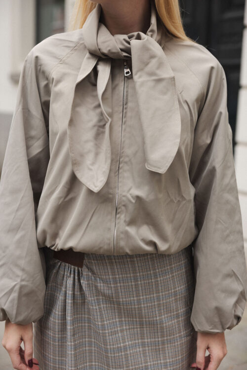 Loesjes trenchcoat jasje met sjaaltje khaki