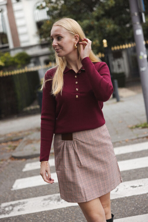 Loesjes polo knit met gouden knoopjes bordeaux