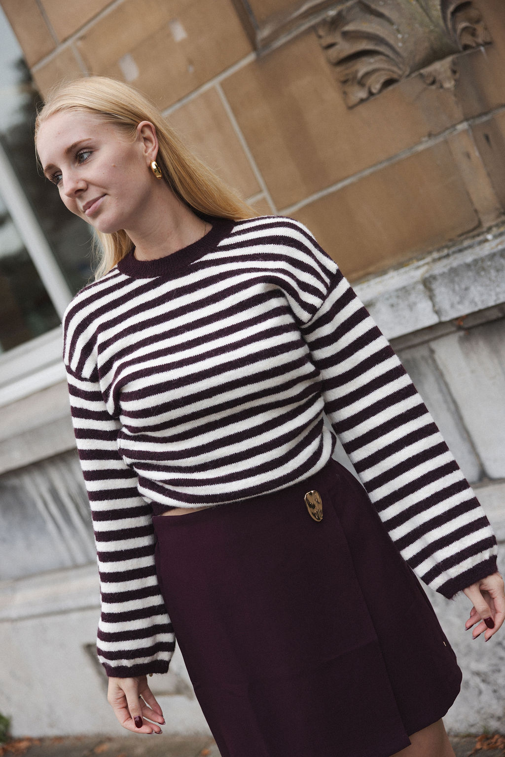 Loesjes getailleerd gebreid truitje met streep burgundy