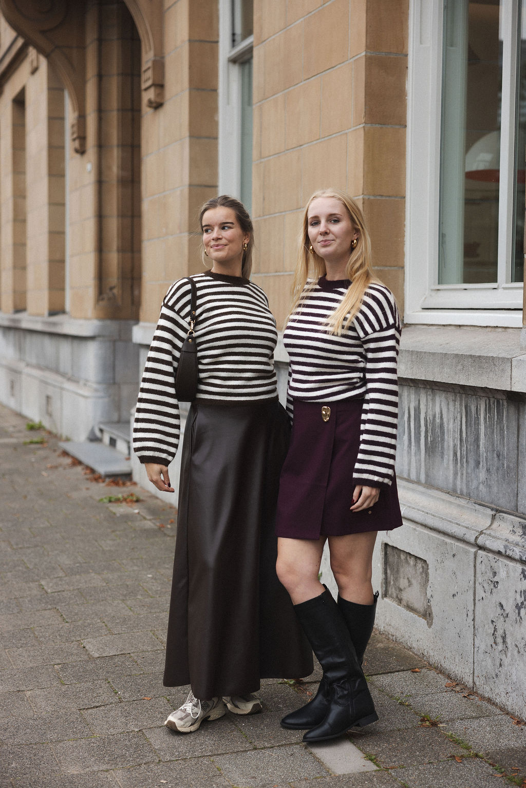 Loesjes getailleerd gebreid truitje met streep burgundy - Afbeelding 4