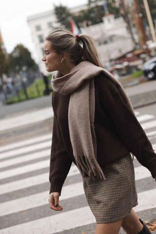 Loesjes gebreide sjaal taupe