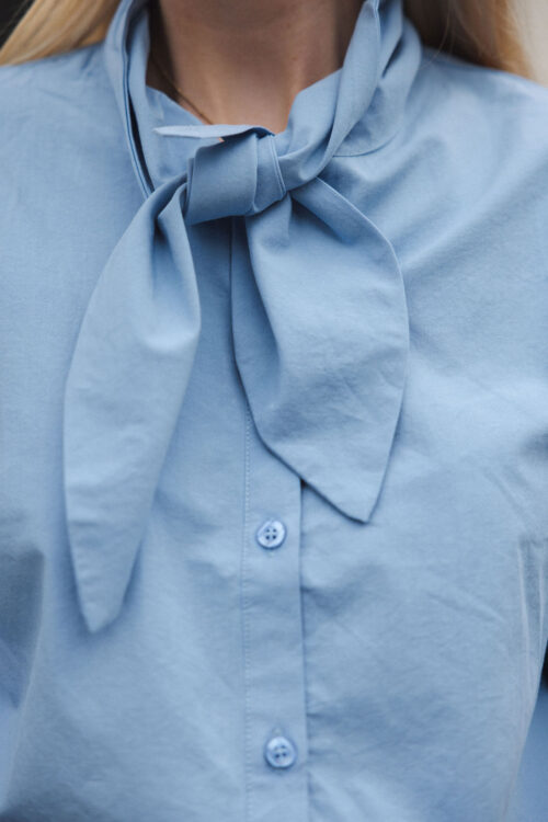 Loesjes blouse met strik blauw