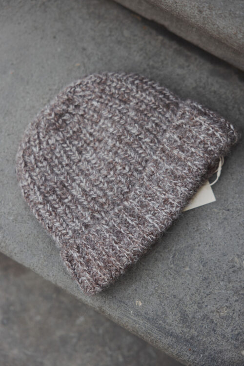 Loesjes gebreide muts taupe