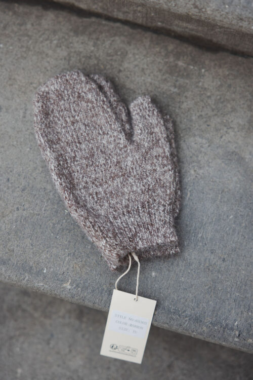 Loesjes gebreide wanten taupe